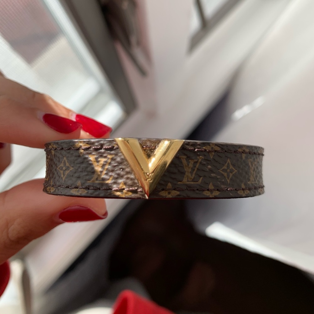 Louis Vuitton Essential V Bracelet